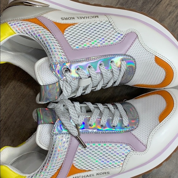 MICHAEL KORS WILMA TRAINER METALLIC PU OPT/SILVER - Picture 9 of 16